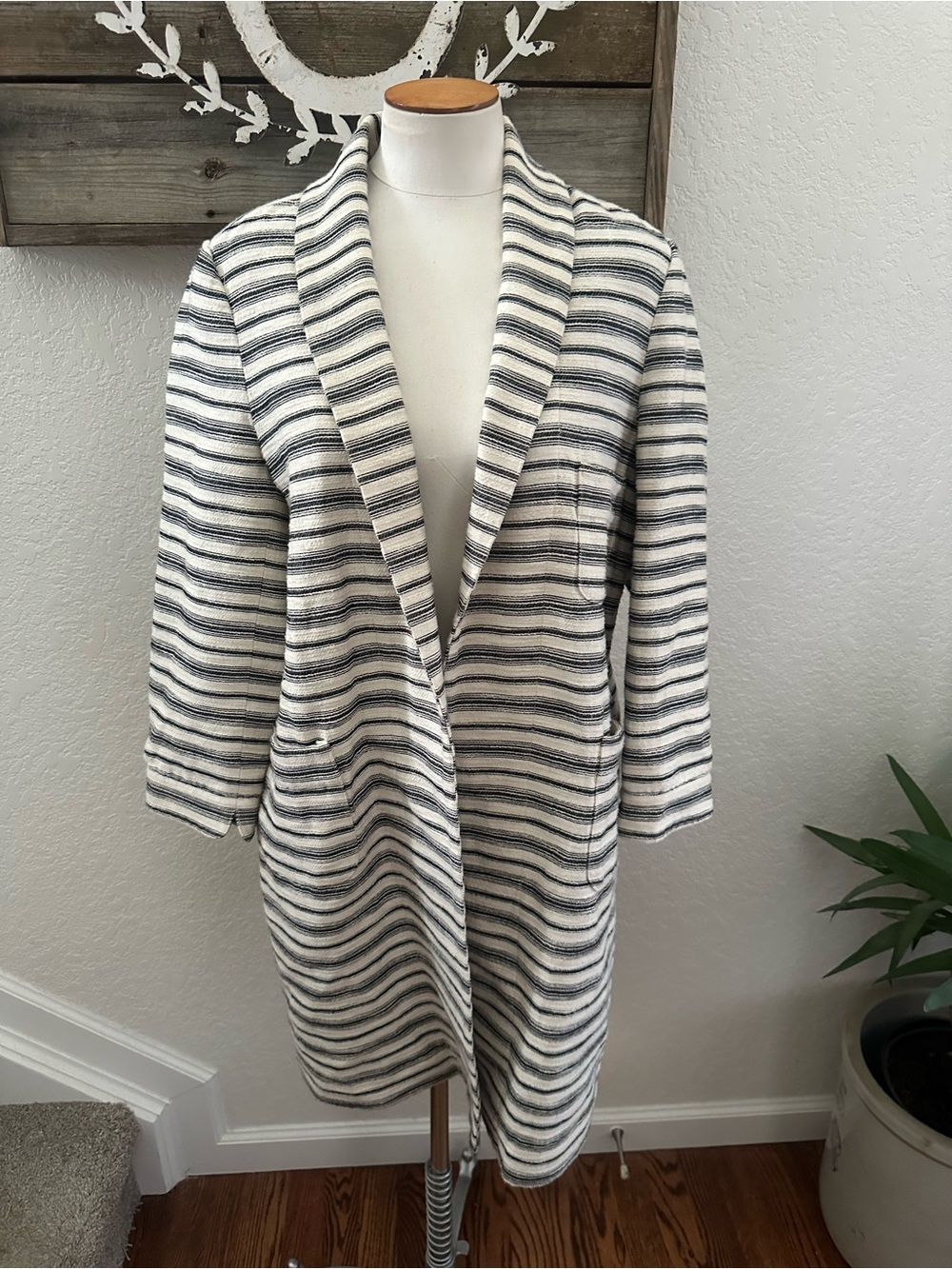 THE GREAT. Striped cotton jacket in Cream and Charcoal size 3 (large)